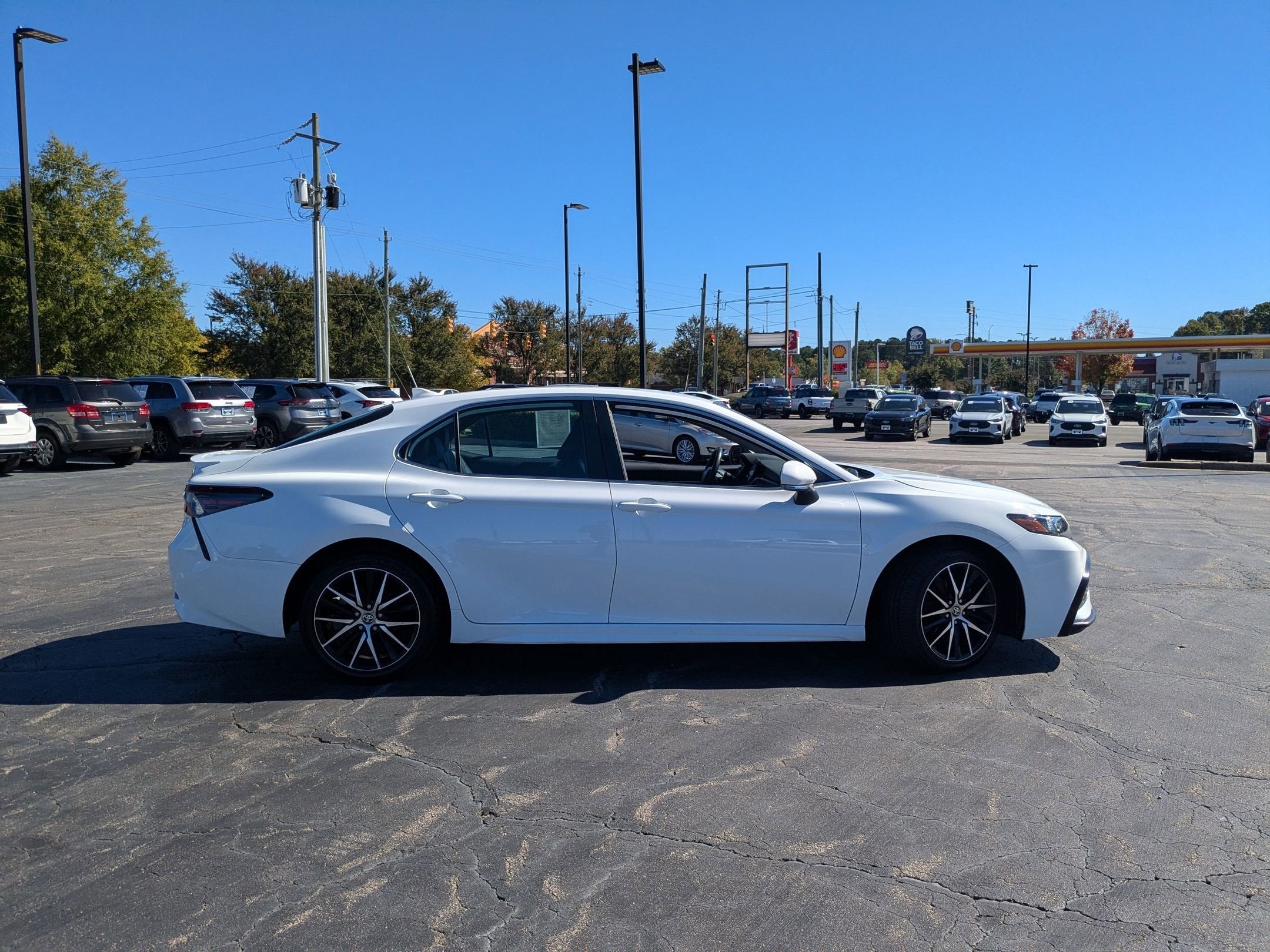 2024 Toyota Camry SE