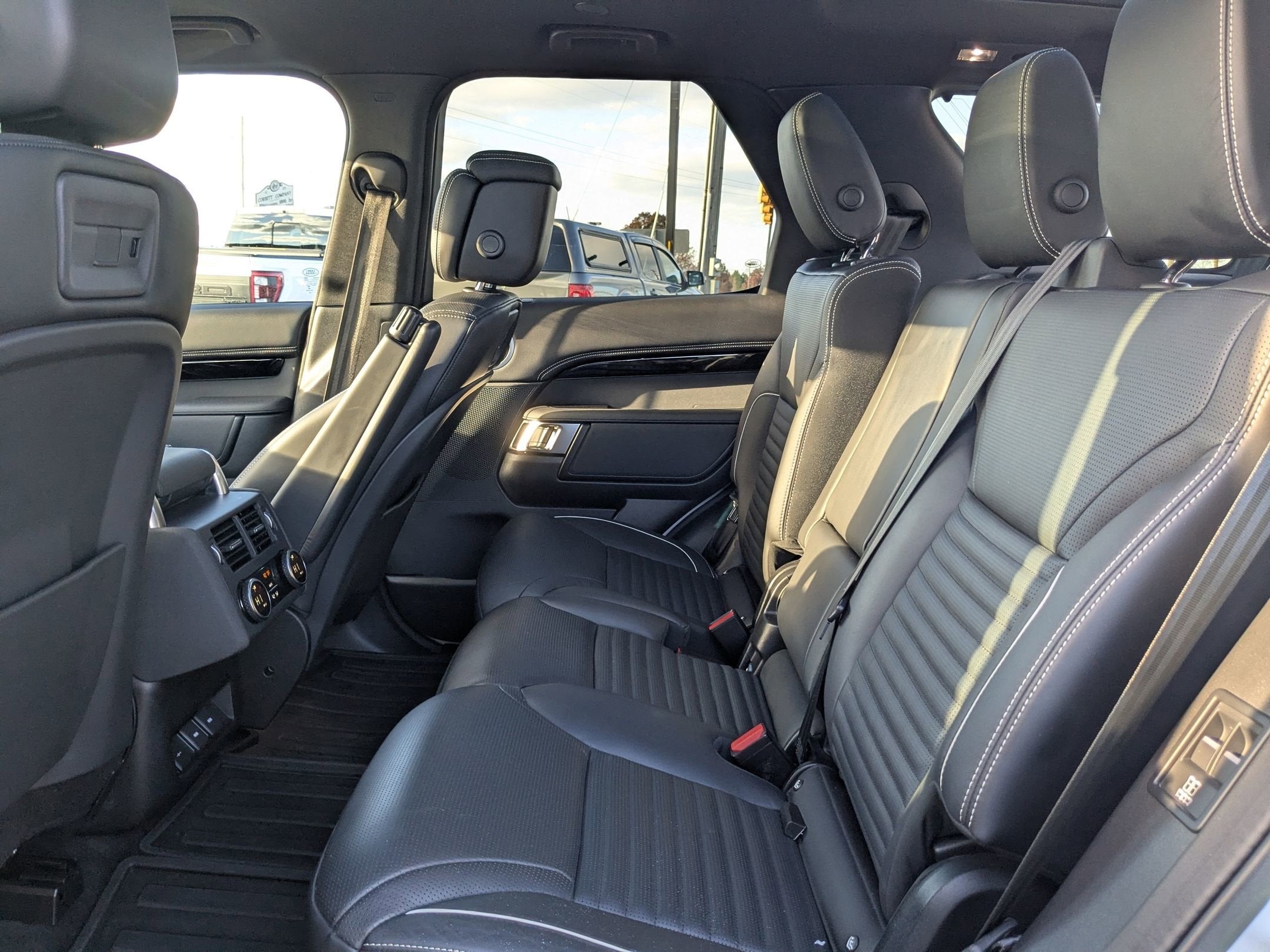 2023 Land Rover Discovery S R-Dynamic