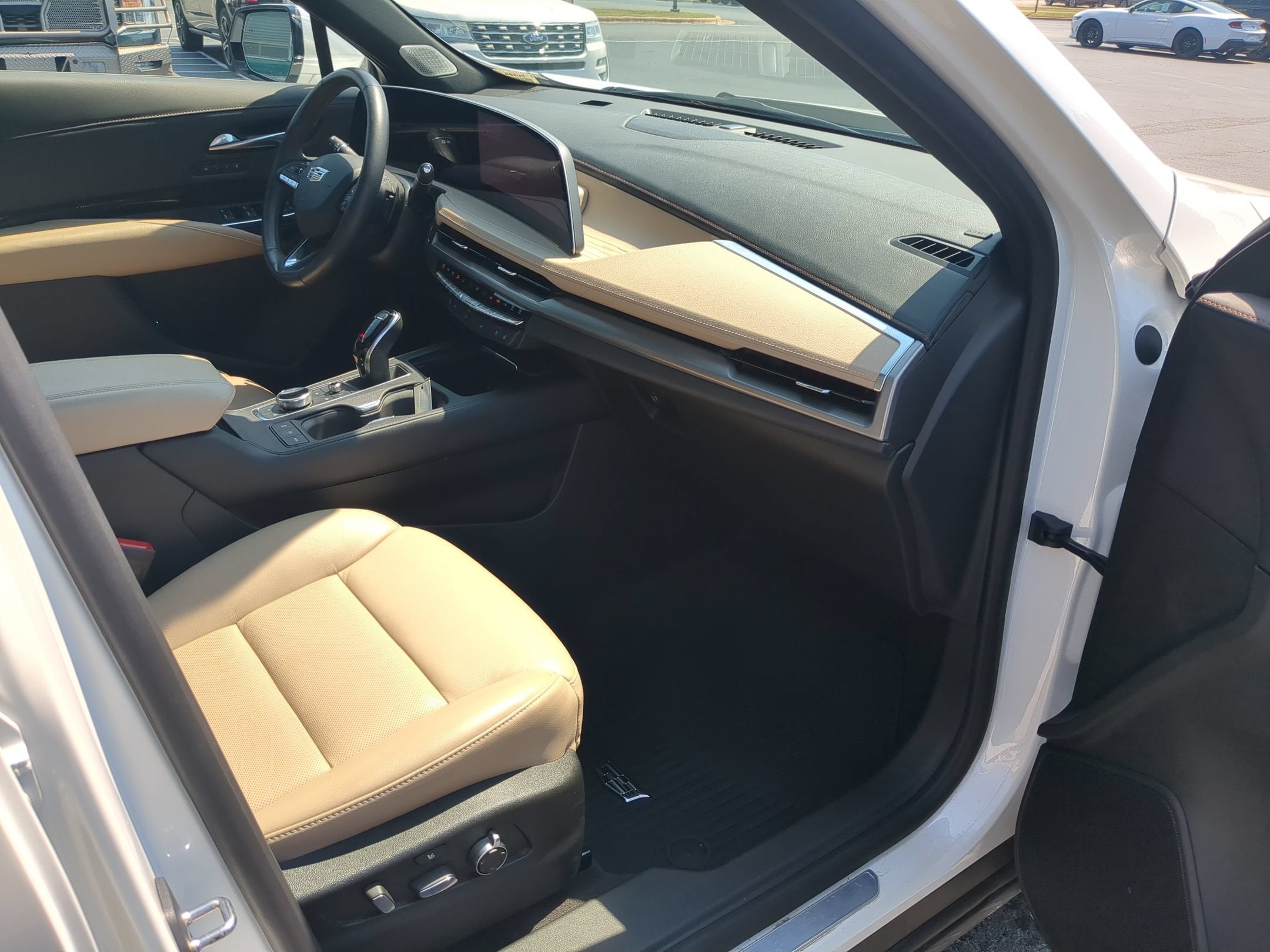 2024 Cadillac XT4 FWD Premium Luxury