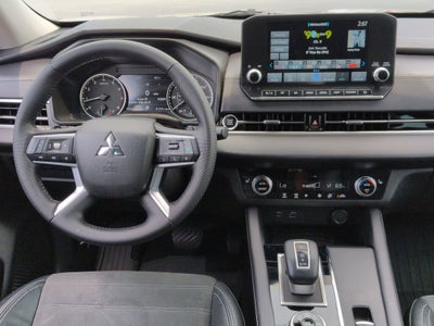 2023 Mitsubishi Outlander SE
