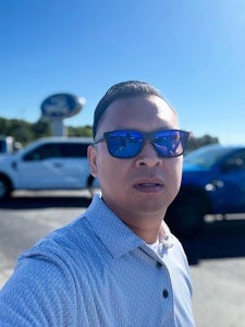 Elvis Perez - Bilingual Finance Manager